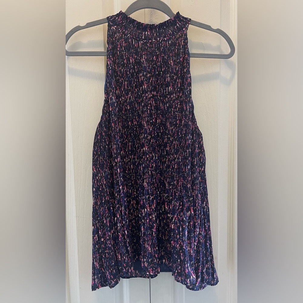 Apt. 9 top 100% polyester, extra button still on inside tag XL